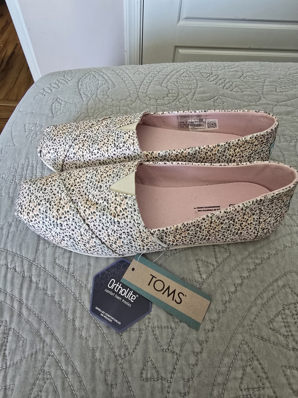 TOMS Women's Pink Leopard Print Slip-On Flats